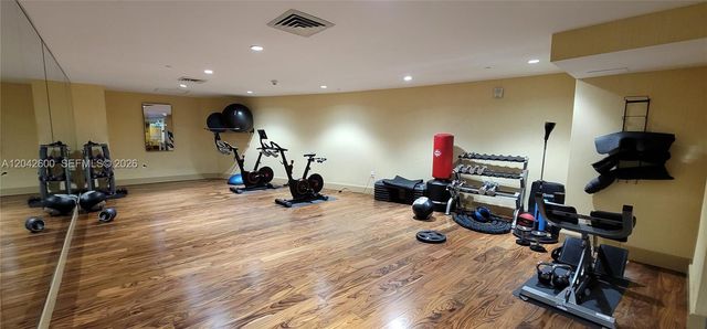 50 Biscayne Boulevard 5202, Miami, FL 33132
