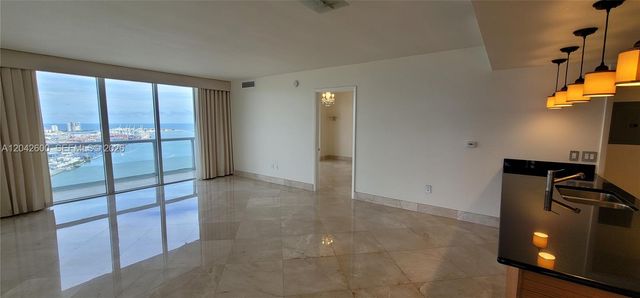 50 Biscayne Boulevard 5202, Miami, FL 33132
