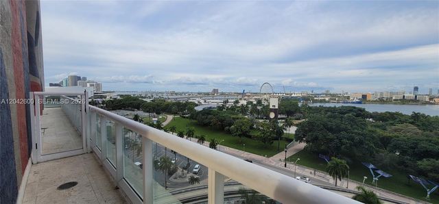 50 Biscayne Boulevard 5202, Miami, FL 33132