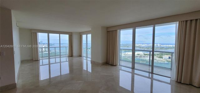 50 Biscayne Boulevard 5202, Miami, FL 33132