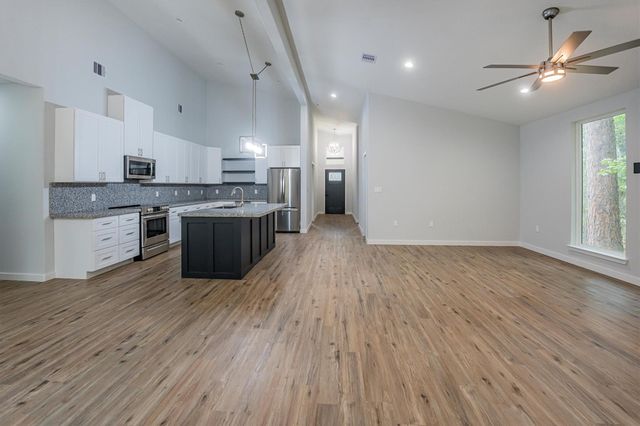 24411 Oakland Hills Drive, Huntsville, TX 77320