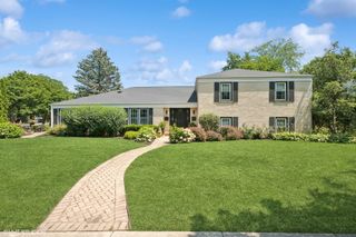 1413 Blackthorn Drive, Glenview, IL 60025
