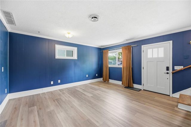 204 Topeka Avenue, Leavenworth, KS 66048