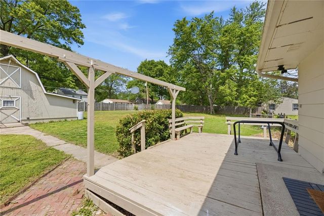 204 Topeka Avenue, Leavenworth, KS 66048