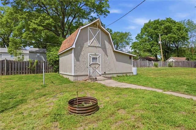 204 Topeka Avenue, Leavenworth, KS 66048