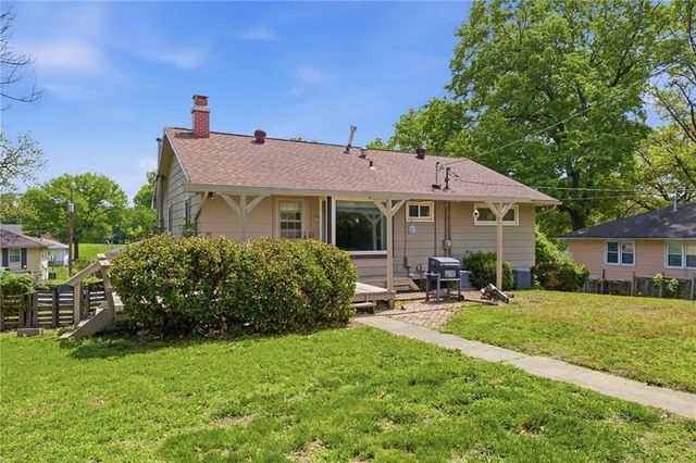 204 Topeka Avenue, Leavenworth, KS 66048