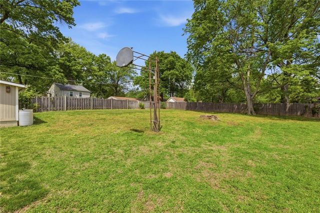 204 Topeka Avenue, Leavenworth, KS 66048
