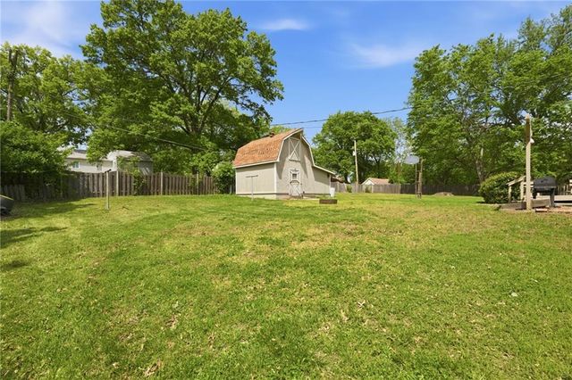 204 Topeka Avenue, Leavenworth, KS 66048