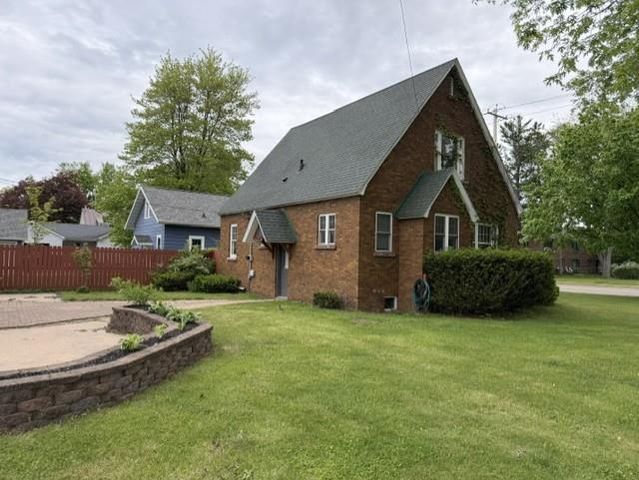 1203 ROYALTON STREET, Waupaca, WI 54981