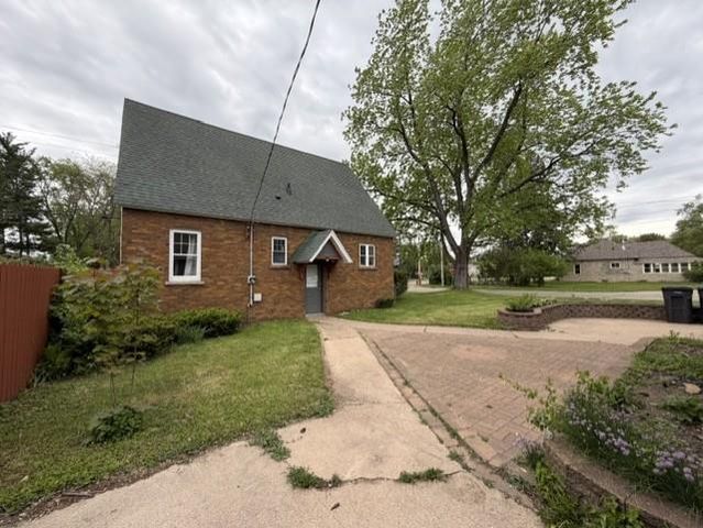 1203 ROYALTON STREET, Waupaca, WI 54981