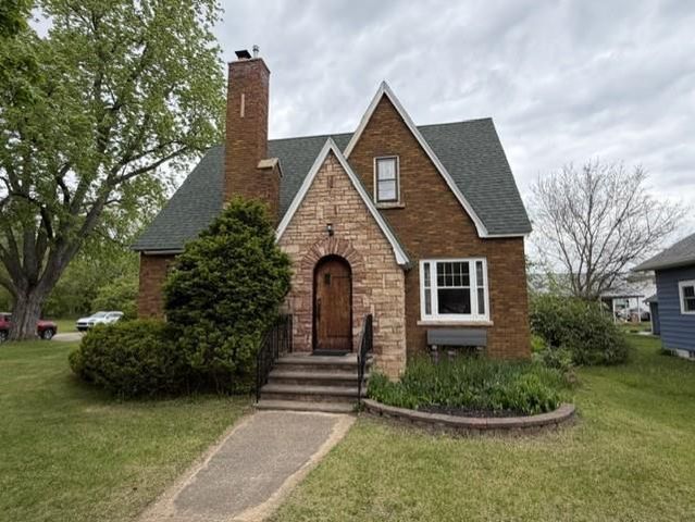 1203 ROYALTON STREET, Waupaca, WI 54981