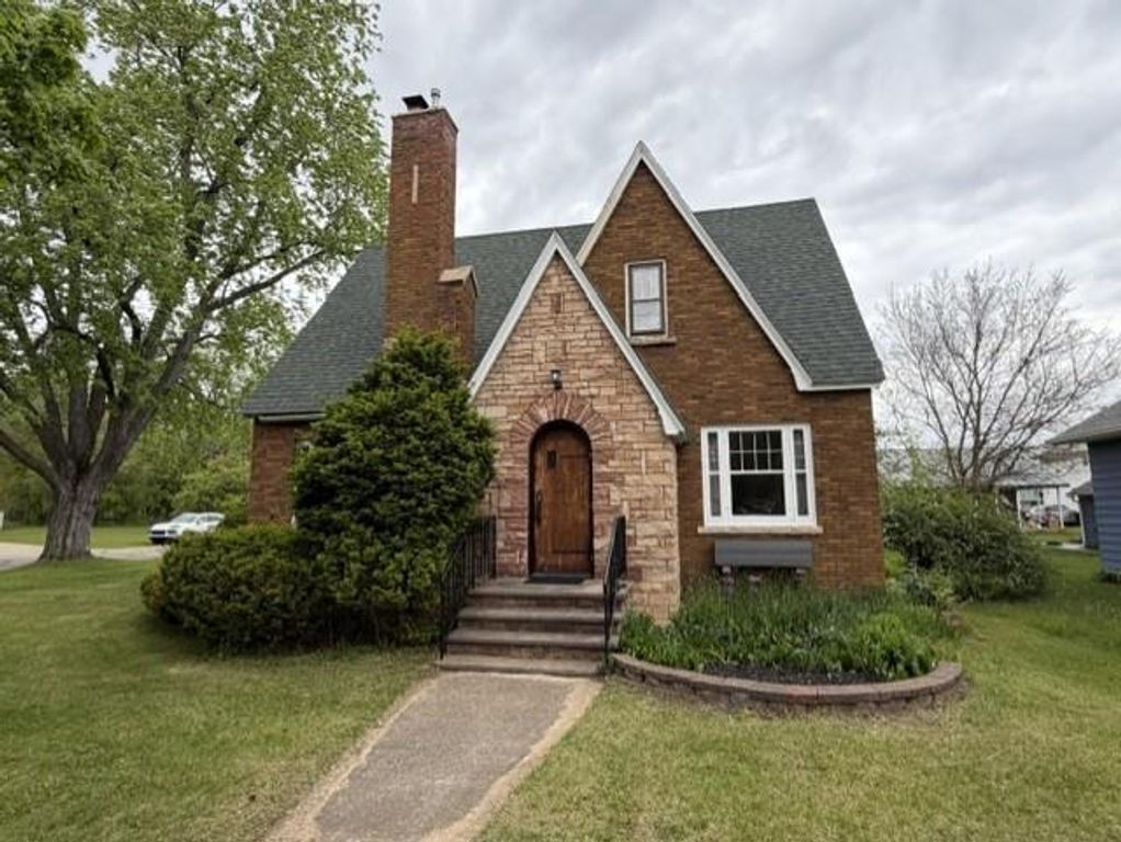 1203 ROYALTON STREET, Waupaca, WI 54981