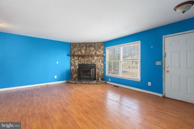 1105 LAKEVIEW PKWY, Locust Grove, VA 22508