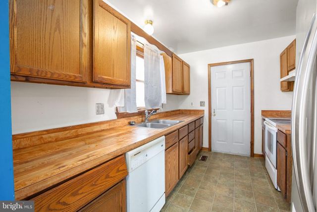 1105 LAKEVIEW PKWY, Locust Grove, VA 22508