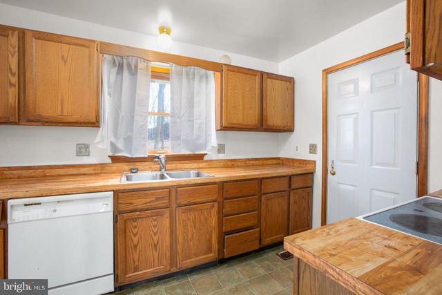 1105 LAKEVIEW PKWY, Locust Grove, VA 22508