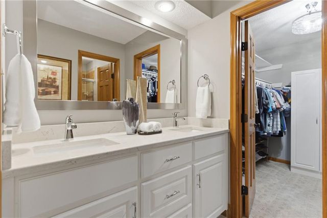 11705 W 109 Circle, Overland Park, KS 66210