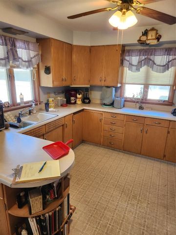 2935 Wildwood Court NE, Cedar Rapids, IA 52402