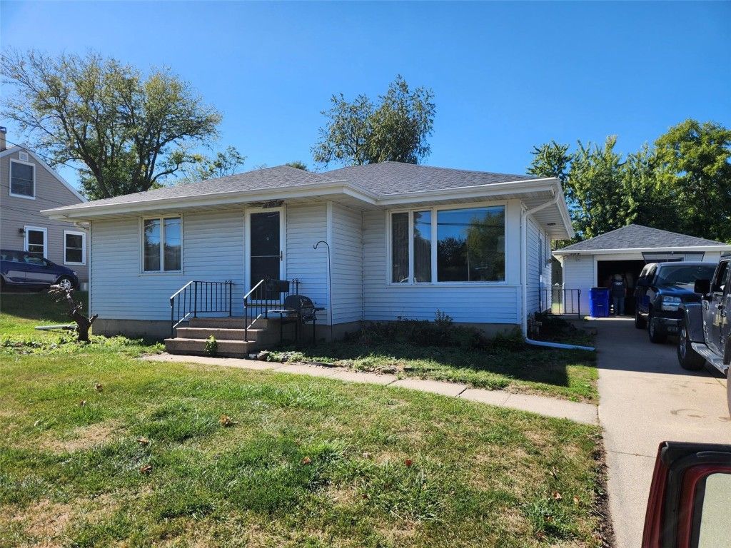 2935 Wildwood Court NE, Cedar Rapids, IA 52402