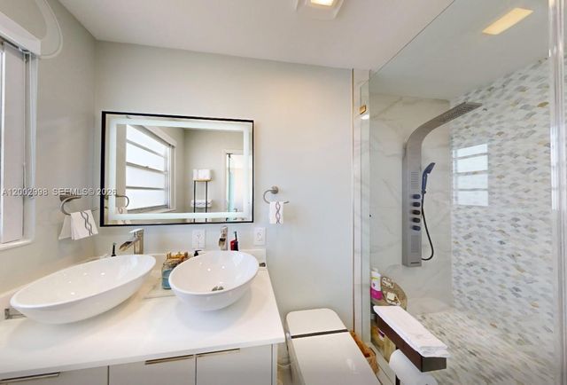 137 Golden Isles Dr 1609, Hallandale Beach, FL 33009