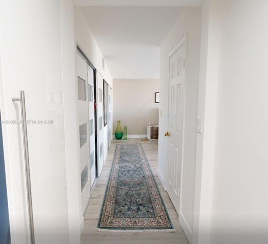 137 Golden Isles Dr 1609, Hallandale Beach, FL 33009