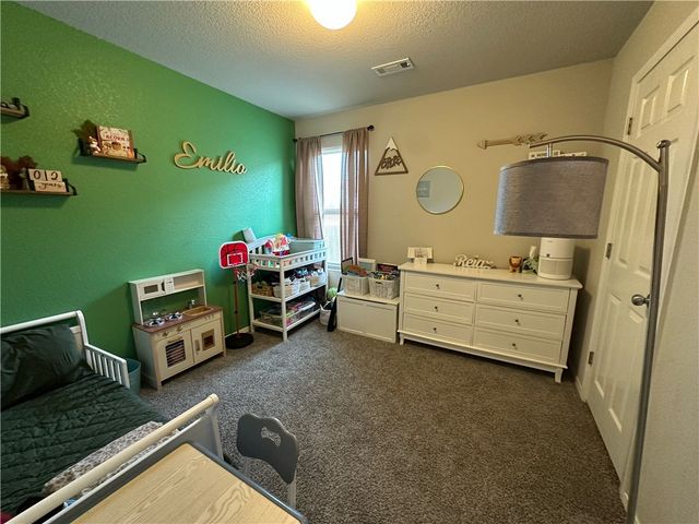 734 Jaybird Lane, Fayetteville, AR 72701