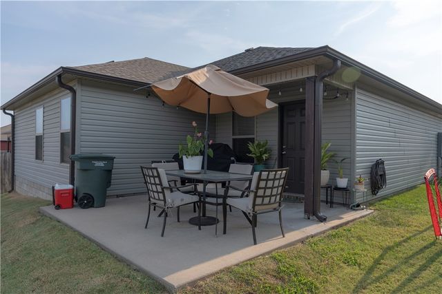 734 Jaybird Lane, Fayetteville, AR 72701
