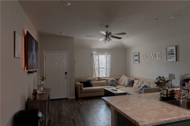 734 Jaybird Lane, Fayetteville, AR 72701
