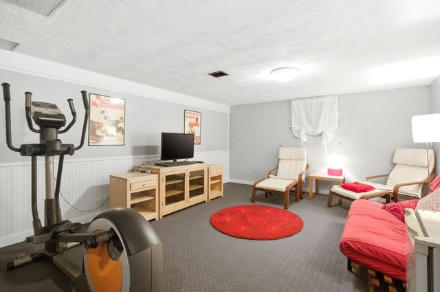 221 S Michigan Avenue, Addison, IL 60101