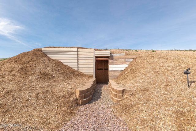 1285 W Kings Court, Paulden, AZ 86334