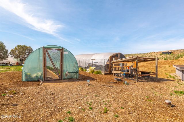 1285 W Kings Court, Paulden, AZ 86334