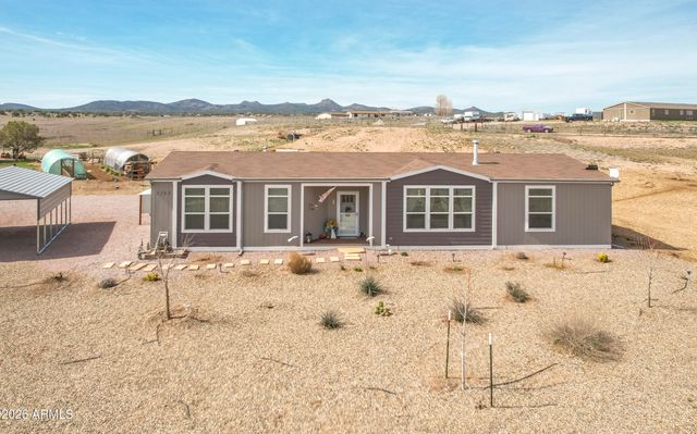 1285 W Kings Court, Paulden, AZ 86334