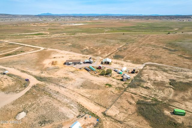 1285 W Kings Court, Paulden, AZ 86334