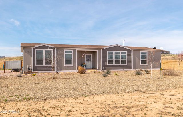 1285 W Kings Court, Paulden, AZ 86334