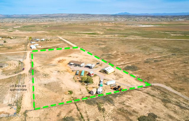 1285 W Kings Court, Paulden, AZ 86334