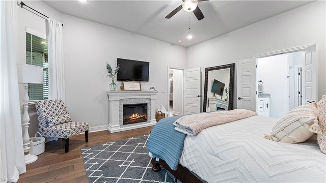 2823 N Whistle Post Drive, Fayetteville, AR 72704