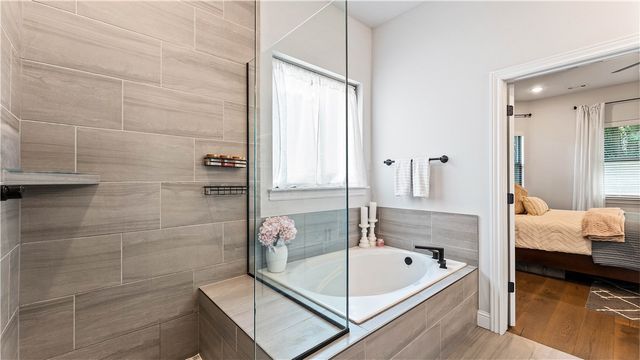 2823 N Whistle Post Drive, Fayetteville, AR 72704