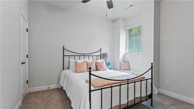 2823 N Whistle Post Drive, Fayetteville, AR 72704