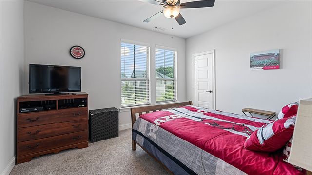 2823 N Whistle Post Drive, Fayetteville, AR 72704