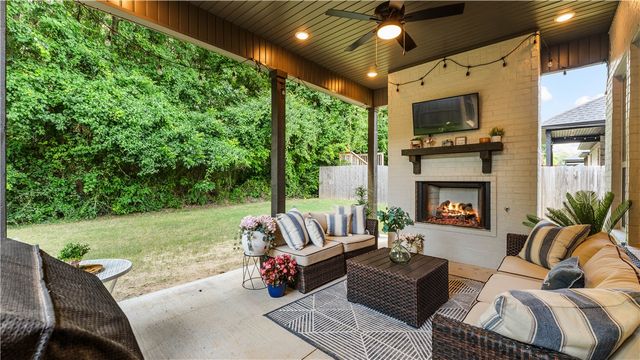 2823 N Whistle Post Drive, Fayetteville, AR 72704
