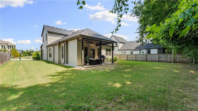 2823 N Whistle Post Drive, Fayetteville, AR 72704