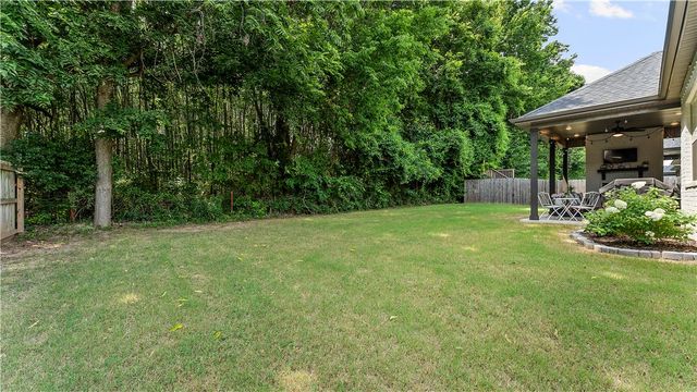 2823 N Whistle Post Drive, Fayetteville, AR 72704