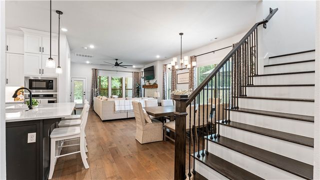 2823 N Whistle Post Drive, Fayetteville, AR 72704