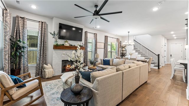 2823 N Whistle Post Drive, Fayetteville, AR 72704