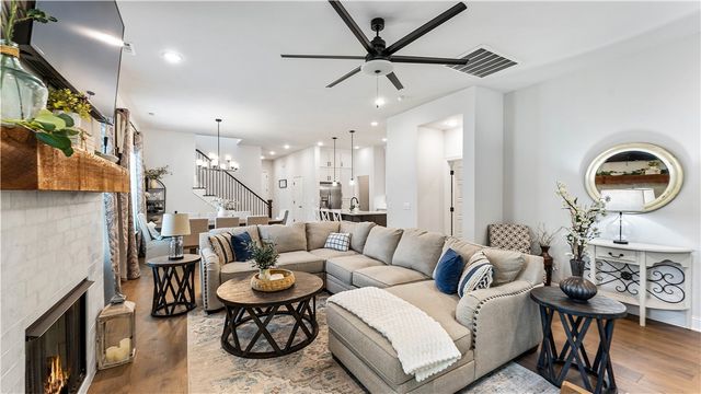 2823 N Whistle Post Drive, Fayetteville, AR 72704