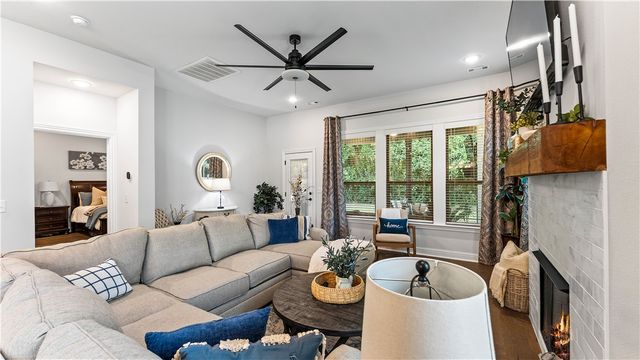 2823 N Whistle Post Drive, Fayetteville, AR 72704