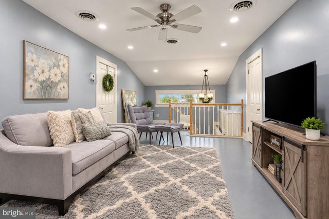 50 DELAWARE AVE, Penns Grove, NJ 08069