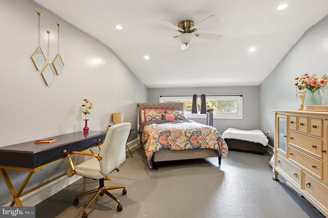 50 DELAWARE AVE, Penns Grove, NJ 08069