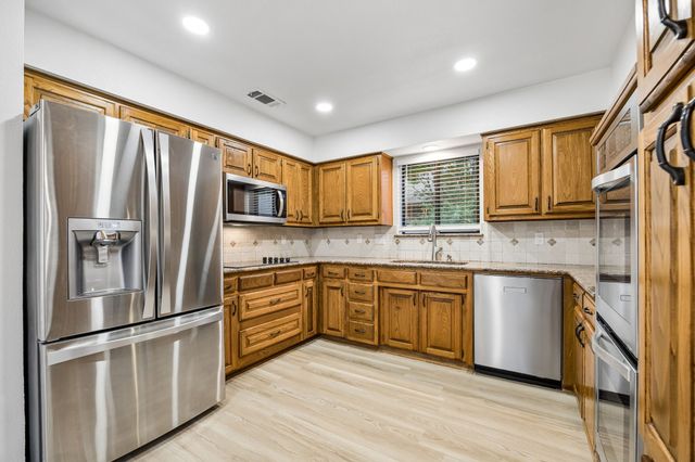 1604 Shadow Moss Way, Carrollton, TX 75007