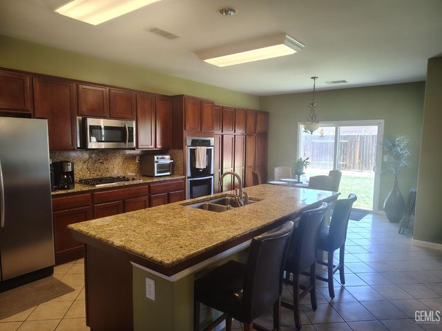 12606 Mezzadro Avenue, Bakersfield, CA 93314