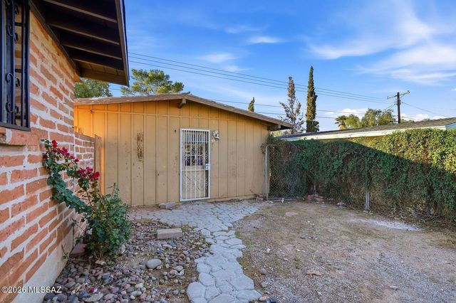 6814 E Koralee Street, Tucson, AZ 85710